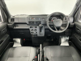 【インパネ】運転のしやすさを最優先に設計された見晴らしの良いフロントビュー。車両間隔が掴みやすく狭い道でも安心♪「安全」と「品質」を最優先に、安心してお乗りいただけるクルマを提供いたします。