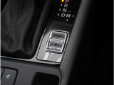 【ドライブセレクション】スポーツモードを選択すると、アクセルペダルを踏み込んだときの車両応答性が高められます。