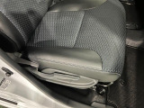 痛みの出やすい運転席シートの角、フロアマット、座面、ともに良好です
