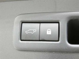 ワンタッチでバックドアが開閉。便利なパワーバックドア付きです!