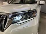 【LEDヘッドライト】白く照らされるのが特徴です。明るいだけでなく、周囲からの認知されやすく歩行者や死角にいる方へアピール効果、安全性が飛躍的に向上します!