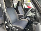 ゆったり座れる運転席です