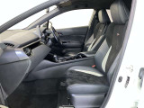 高いホールド性で運転姿勢が安定します。長距離ドライブでも疲れにくいのが魅力です。快適なドライビングライフをお送りください♪