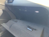助手席グローブボックス内にETC車載器があります。