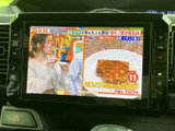 テレビ番組を画面で視聴でき、停車中の待ち時間を過ごす際にも便利です。映像と文字情報が見やすく表示され、車内でのひとときを彩ります。お出かけ先で休憩する際など、停車中にお楽しみいただけます。