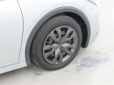 装着タイヤサイズは、195/60R17です。