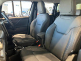 運転席助手席シートはシートヒーター装備で芯から温めてくれます。
