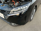 アダプティブLEDヘッドライトシステム&rArr;前方に他の車両がいる状況でも、周辺をハイビームで照射することで、夜間の視認性を高めます