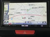 現在地周辺の地図を画面で確認でき、目的地までの道順を把握する際に便利です。地名や道路が表示されるため、初めて訪れる場所へのお出かけにも役立ちます。