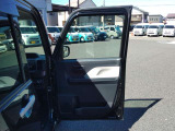 運転席のドア内部の写真です。