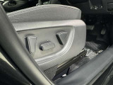 パワーシート搭載。微妙な調整が手軽にでき、ピッタリのポジションで運転することが可能です。