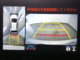 バックモニター付き。車両後方の映像が画面に表示されるので、車庫入れが苦手な人も安心です。ただし、目視確認もお忘れなくお願いいたします。
