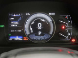 とっても見やすいメーターです。夜間時はラグジュアリーな気分にさせてくれる照明が魅力ですので、夜のドライブも楽しみになりますよ♪