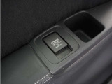 ◆12V電源ソケット◆スマートフォンの充電等にも便利な電源ソケット!使いやすい場所に装備されています。