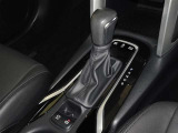 電動パーキングブレーキ・ブレーキホールドを装備してます。ホールド機能は信号待ちが多い一般道で疲労軽減になり、大好評です!