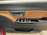 パワーウィンドウ装備です。運転席はオートになっているので、ワンタッチ開閉することが出来ます。