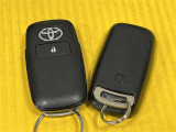 キーフリーシステム車!電子カードキーをかばんやポケットに入れておけば、ドアのロックアンロックやエンジンの始動が出来ます!