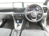 運転席からの視界はこんな感じです☆お気軽にご来店いただき、実際に座って是非お確かめください。ドライバーに寄り添う快適な操作フィールをもたらすステアリングです。