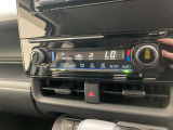 オートエアコンは温度を設定するだけで、自動で風量などを設定してくれます。運転しながら操作も必要ないので、安全性も向上します。