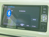Bluetooth Audioをはじめ、ラジオなど複数の音源を選べる画面です。接続設定や音源の切り替えが画面上で確認でき、普段の音楽再生などにも活用しやすい装備です。