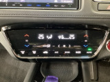 【左右独立オートエアコン】左右席で独立温度コントロールが可能です。運転席はキンキンに冷やして助手席はマイルドにと言った設定が可能です☆暑さ寒さでケンカすることもなくなりますね♪