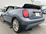 MINIのアイコンでもある、丸目のヘッドライト。高いデザイン性でMINIをよりお洒落に見せてくれます!