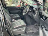 シンプルながらホールドの良いシートです。 しっかりホールドしてくれるシートの方が長く座っていても疲れにくいです!