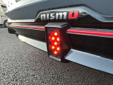 NISMO専用リアフォグランプを装備し、スポーティなリアスタイルを演出します。