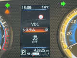 VDCはセンサーが車両の挙動を検知しブレーキとエンジン出力を自動制御して横滑りやスリップを抑制する安全装置です。雪道やぬかるみでの発進時などタイヤが空転して抜け出せない場合に手動で一時的にOFFにできます!