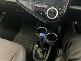 オートエアコンで車内はいつでも快適!シフトレバーは扱いやすいゲート式です♪