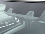 【スズキ】デュアルセンサーブレーキは、前方の車両や歩行者を2種類のセンサーで検知し、衝突の危険がある場合にブレーキを作動。事故リスクを軽減し、安全な運転をサポートします。