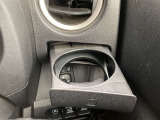ドリンクホルダーもございますのでお使いいただけます。