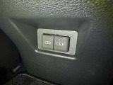 充電用USB端子付き。スマートフォンなどの充電に便利です。