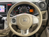 インテリアに合わせたデザインのステアリングは、運転される方のことも考え、運転しやすい形状、大きさです。是非一度、実際に触ってお確かめください。