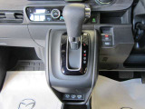 最近、採用車両が増えている電動パーキング。簡単操作で安心!アクセル離してもブレーキを保持する、オートホールド機能付き!