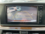 バックモニターは、後方の映像をモニタ-に映して駐車時などにとても便利です。