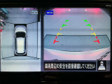【アラウンドビューモニター】まるでクルマを真上から見ているようなアラウンドビューモニターで運転をサポート。運転席から見えにくい車の四隅や後方もモニターでしっかり見えます。