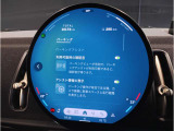 【メーターパネル】最も重要なスピード・メーターとタコ・メーターとを共に同じ位置に最大限の大きさで配置。ドライビング中のドライバーの視線を可能な限り逸らす事無く安心安全なドライビングをしてもらう拘りです