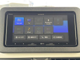 FM・AMやテレビ、Bluetooth Audioなど、音楽や情報を楽しむための項目を画面から選べます。複数のメディアに対応したメニューで、日常の移動時間や休憩中など、用途に合わせて使い分けられます。