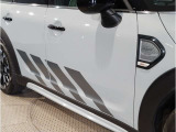【BMWミラー】視認性の高いスタイリッシュなミラー。自動防眩機能も付いており夜間のドライビングをサポートします。