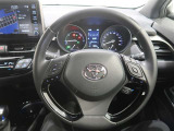 ドライバーに寄り添う快適な操作フィールをもたらすステアリングです。
