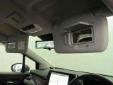バニティーミラー★運転席、助手席に装備しています。