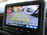 安心して車庫入れができる、リバース連動リアカメラが装着されております。狭い駐車場はもちろん、雨の日や夜間でもストレスなく運転して頂けます。