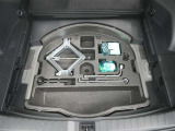 【車載工具】タイヤ交換には必需品ですね!万が一に役立つ工具です。緊急時に備え、使い方をしっかり覚えておきましょう。