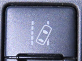 車線逸脱警報装置を装備しております。