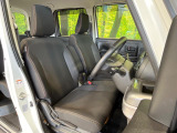 運転席まわりには十分なスペースがあり、大柄な方でもゆったり運転していただける環境です。