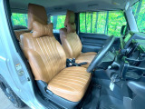 運転席シート廻りは使用感も少なく、良好な状態となっています。丁寧に使われていたことがよくわかりますね。
