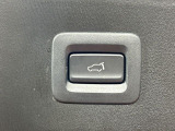 【パワーバックドア】スマートキーや運転席のボタンを押すだけでリアゲートが自動で開閉します!荷物を持っている時や、高い位置にあるバックドアを閉める際に便利な機能です♪