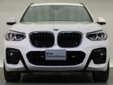 【キドニーグリル】BMWの代名詞。一目見ただけでBMWであると認識できる確固たるアイコンとして存在感を放ちます。