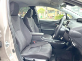 運転席シート廻りは使用感も少なく、良好な状態となっています。前オーナー様が丁寧に使っていたことがよくわかりますね。